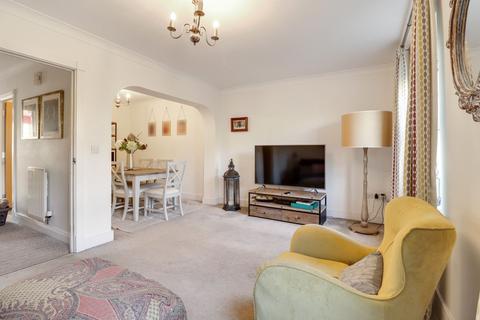 8 Thorne Close, Claygate, Esher, KT10 0HE
