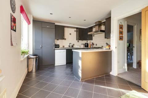 8 Thorne Close, Claygate, Esher, KT10 0HE