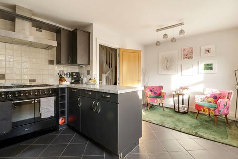 8 Thorne Close, Claygate, Esher, KT10 0HE