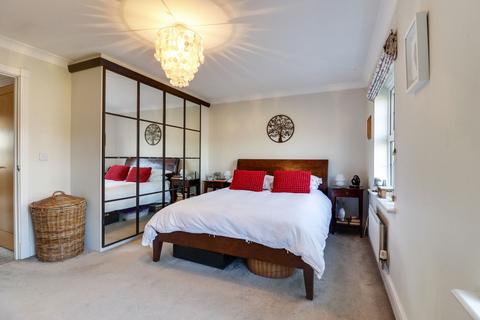 8 Thorne Close, Claygate, Esher, KT10 0HE