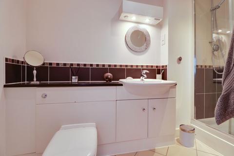 8 Thorne Close, Claygate, Esher, KT10 0HE