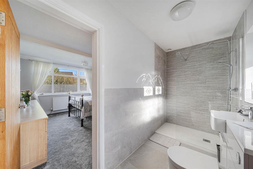 Bed 1 En Suite