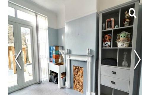 3 bedroom house to rent, Shaftesbury Road, Milton, Weston-super-Mare