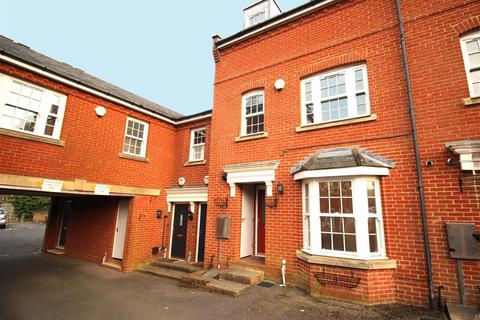 4 bedroom terraced house to rent, George Roche Road, Canterbury