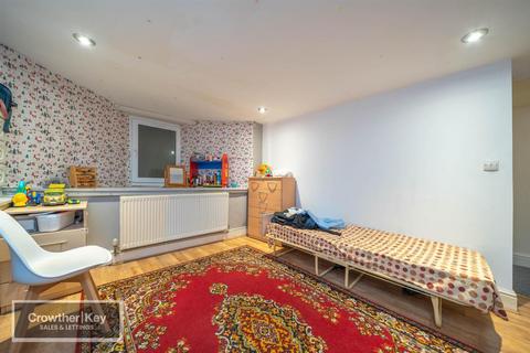 1 bedroom flat for sale, New Market Street, Buxton