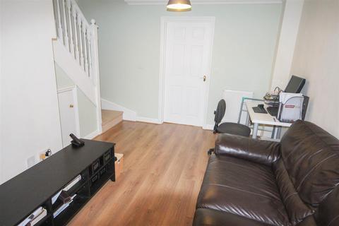 2 bedroom terraced house to rent, Rykmansford Road, Fleet GU51