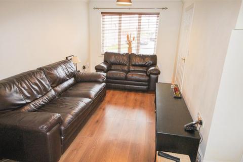 2 bedroom terraced house to rent, Rykmansford Road, Fleet GU51