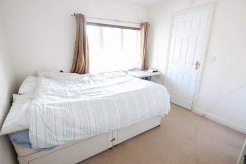 2 bedroom terraced house to rent, Rykmansford Road, Fleet GU51