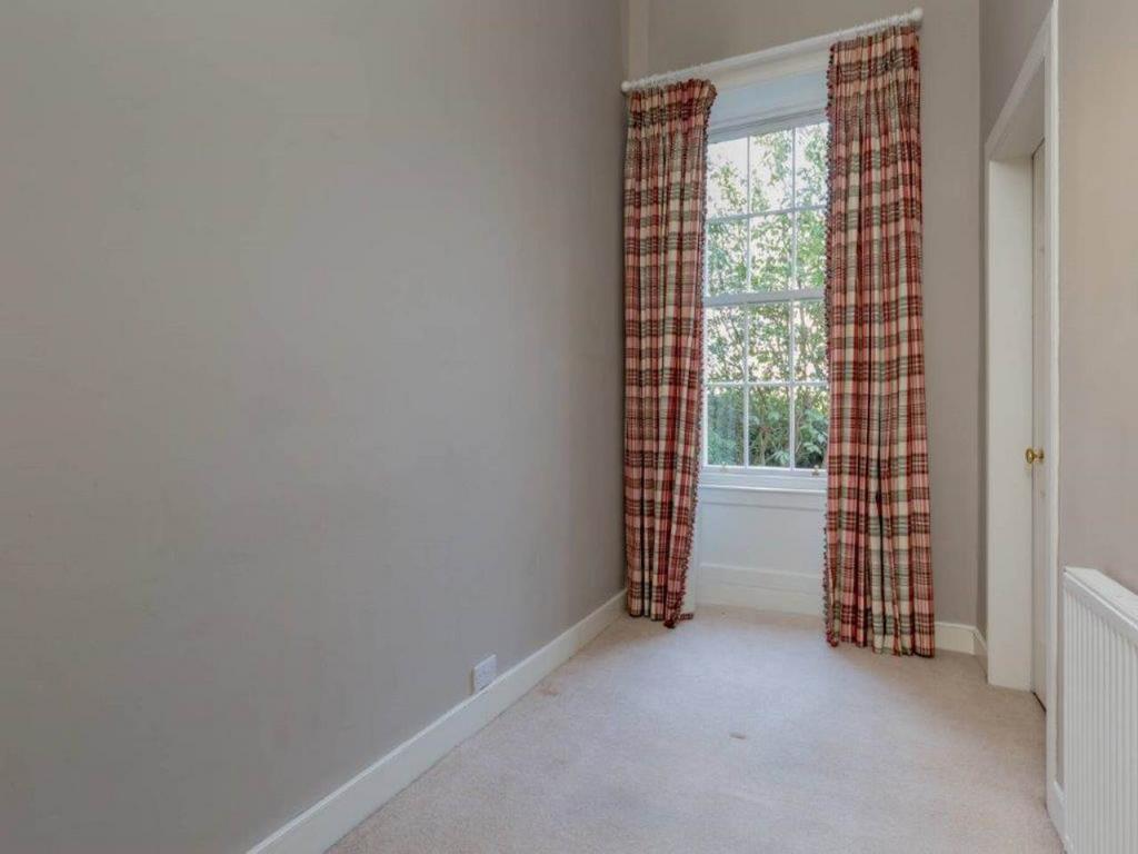 55330 Clarence St -00