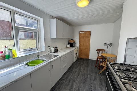 39 Forest Range, Manchester, M19 2ES