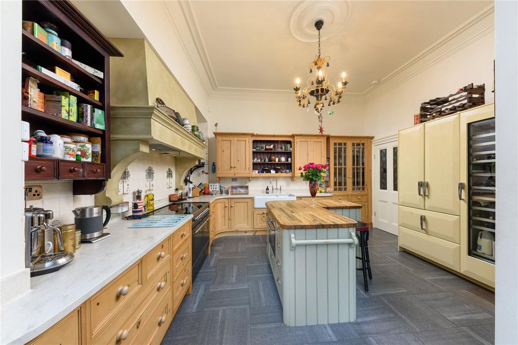 Kitchen Photo 2