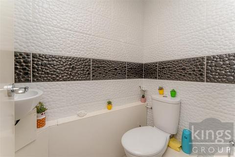 17 Fishers Close, Waltham Cross, EN8 7NL