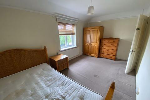 1 bedroom in a house share to rent, Room 2 28 Alexandra Road, Mitcham, Surrey