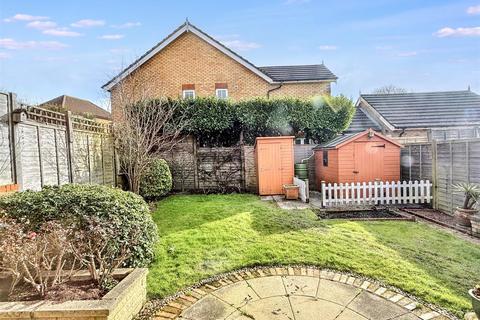 18 Darent Close, Stone Cross, Pevensey, BN24 5PW