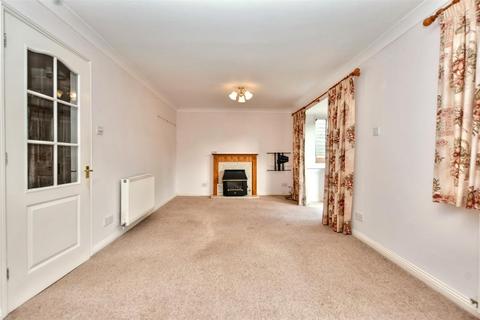 18 Darent Close, Stone Cross, Pevensey, BN24 5PW