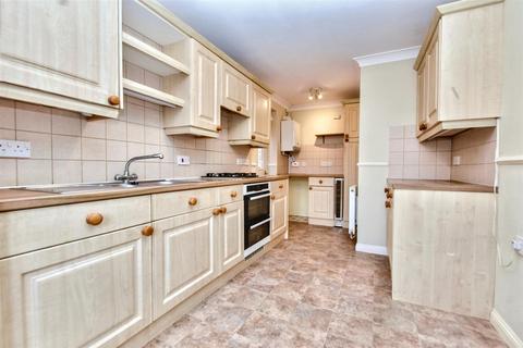 18 Darent Close, Stone Cross, Pevensey, BN24 5PW