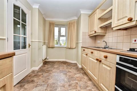 18 Darent Close, Stone Cross, Pevensey, BN24 5PW