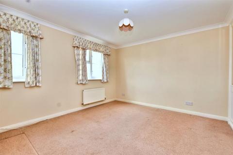 18 Darent Close, Stone Cross, Pevensey, BN24 5PW