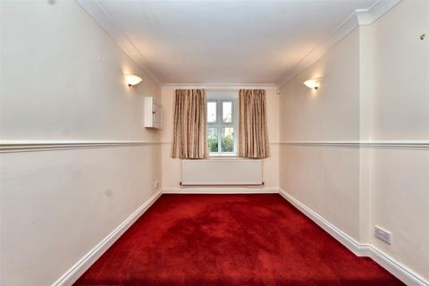 18 Darent Close, Stone Cross, Pevensey, BN24 5PW