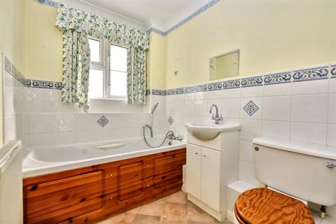 18 Darent Close, Stone Cross, Pevensey, BN24 5PW