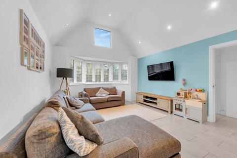 Lake Cottage Oakwood Close, Chislehurst, BR7 5DD