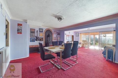 214 Avery Way, Allhallows, Rochester, ME3 9QJ