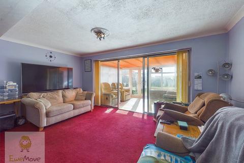 214 Avery Way, Allhallows, Rochester, ME3 9QJ