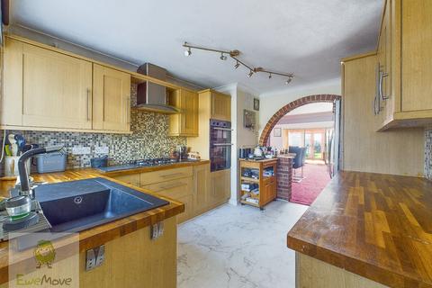214 Avery Way, Allhallows, Rochester, ME3 9QJ