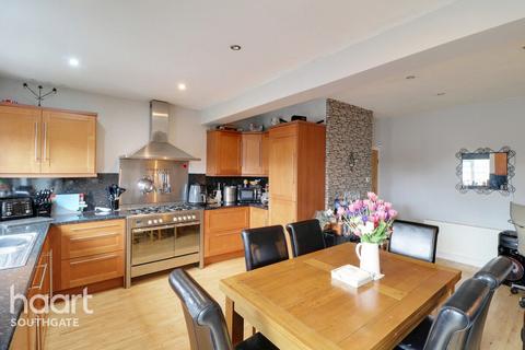 3 bedroom end of terrace house for sale, Carnarvon Avenue, London