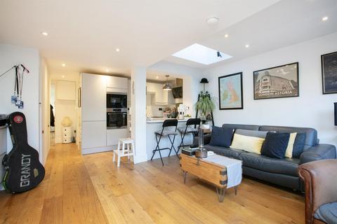 3 bedroom terraced house for sale, Graces Road, Camberwell, SE5