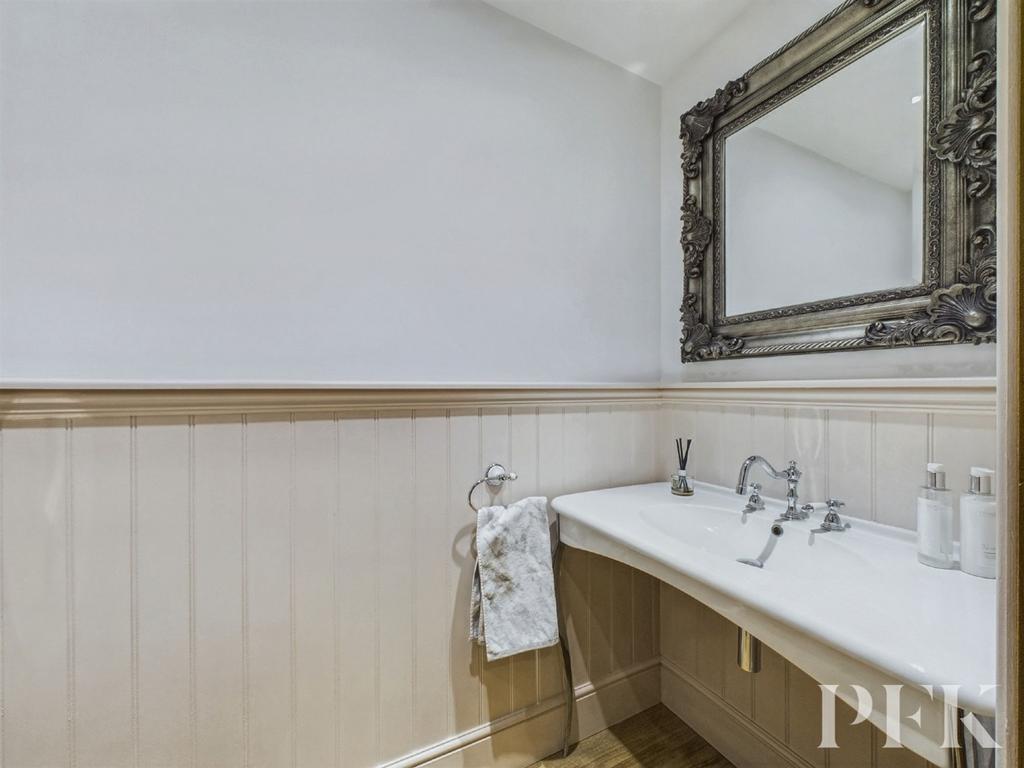 Cloakroom/WC