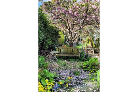 4 bedroom terraced house for sale, Consort Road, Nunhead, SE15