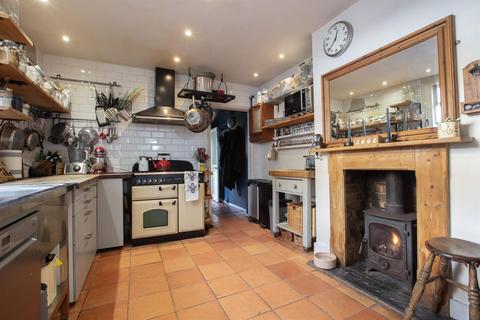 4 bedroom terraced house for sale, Consort Road, Nunhead, SE15