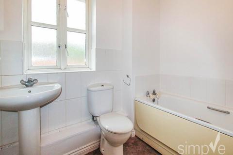 2 bedroom flat to rent, Reid Close, Hayes, Middlesex