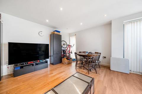 2 bedroom flat for sale, Northwood,  Pinner,  HA5