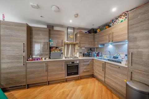 2 bedroom flat for sale, Northwood,  Pinner,  HA5