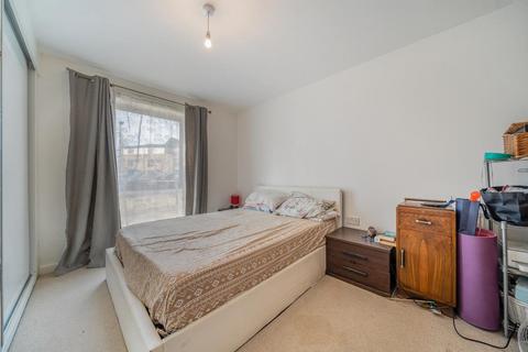 2 bedroom flat for sale, Northwood,  Pinner,  HA5