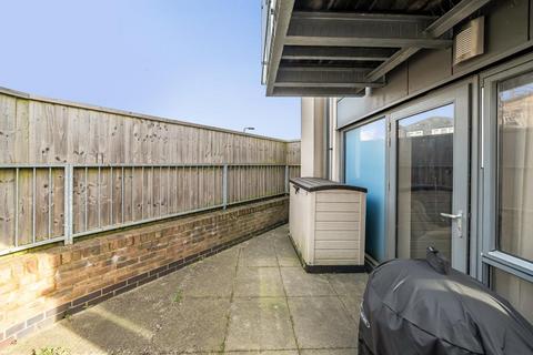 2 bedroom flat for sale, Northwood,  Pinner,  HA5