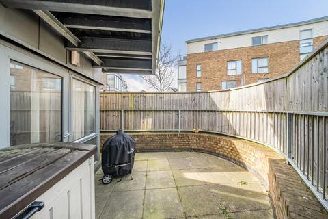 2 bedroom flat for sale, Northwood,  Pinner,  HA5