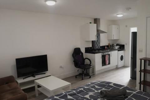 Studio to rent, Horsa Road, Erith, Kent, DA8