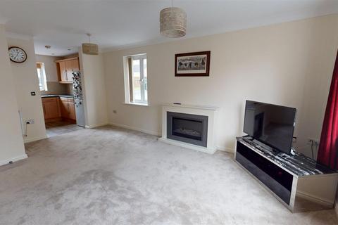 2 bedroom apartment for sale, Chelker Close, Bradford