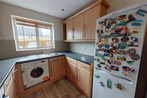 2 bedroom apartment for sale, Chelker Close, Bradford