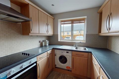 2 bedroom apartment for sale, Chelker Close, Bradford