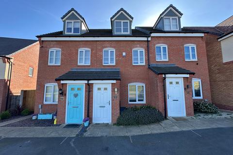 3 bed terraced house for rent in Lillingstone Avenue, Tamworth, B79