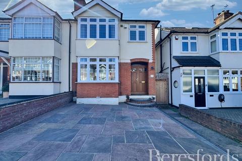 4 bedroom semi-detached house for sale, Osborne Road, Hornchurch, RM11
