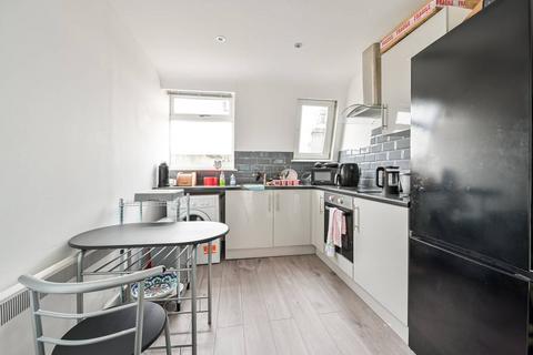 2 bedroom maisonette to rent, Brixton Road, Brixton, London, SW9