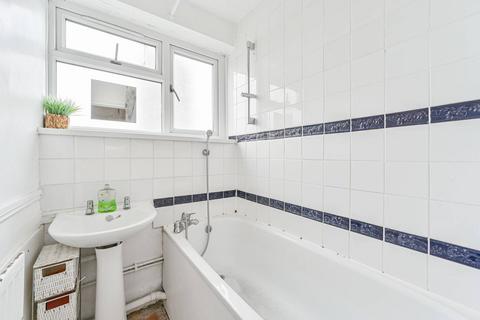 Flat 10, Kenyon House Elmington Estate, London, SE5 7HY