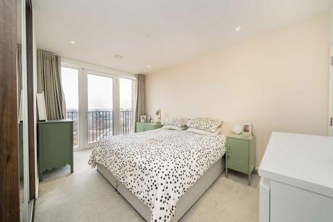 2 bedroom flat for sale, Moorhen Drive, London NW9