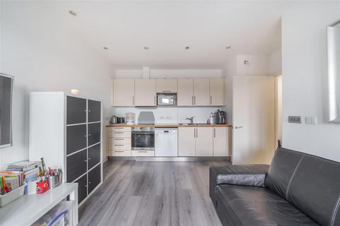 2 bedroom apartment for sale, Crouch End Hill, London N8