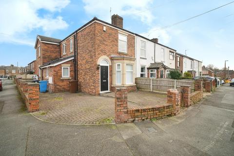 2 bedroom end of terrace house to rent, Ringlow Park Road, Swinton